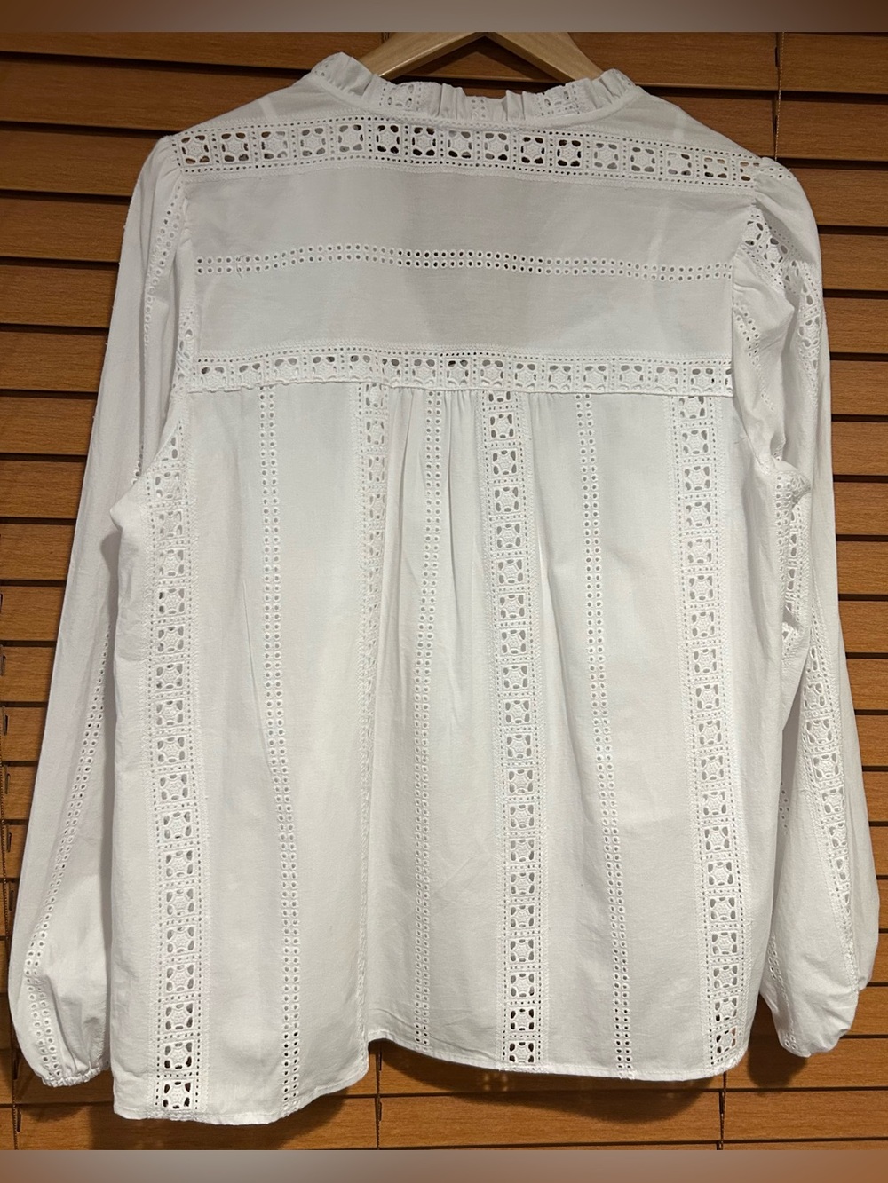 NWT Time and Tru White Eyelet Button-Up Peasant Blouse size Large - Picture 2 of 10